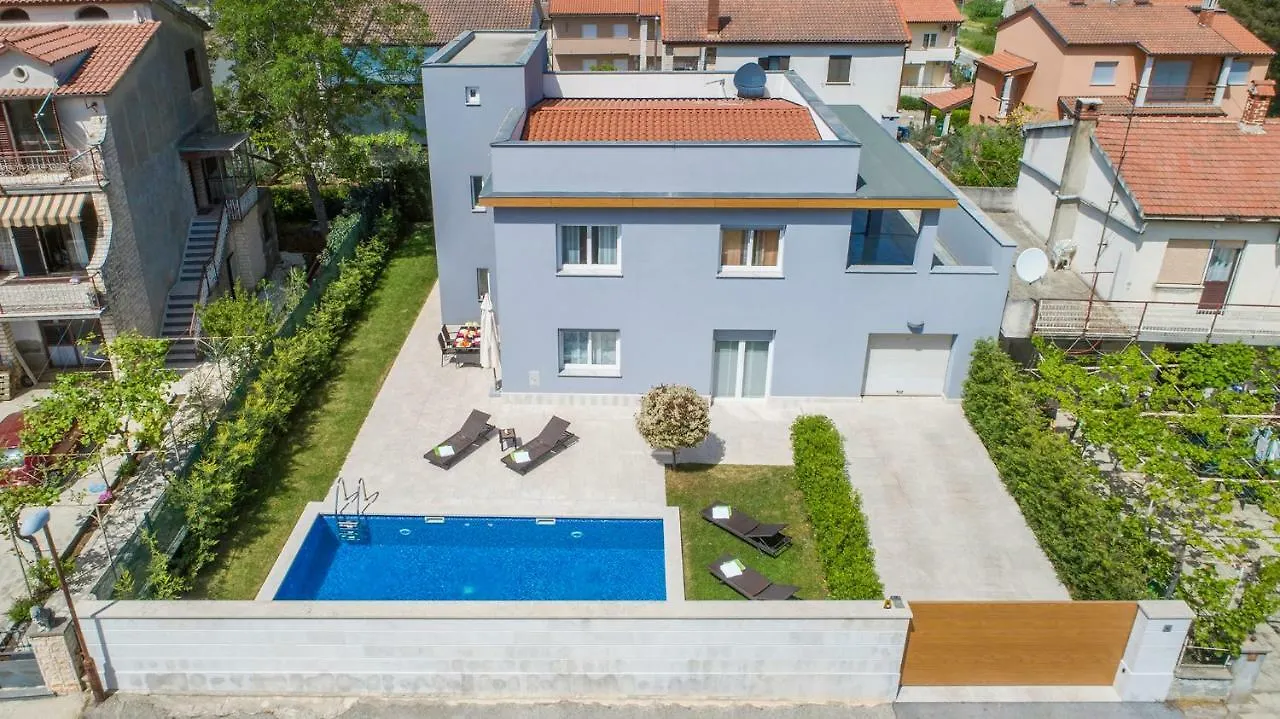 Villa Isabella Pola 0*,