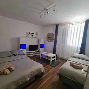 Apartamento Dada, Pula
